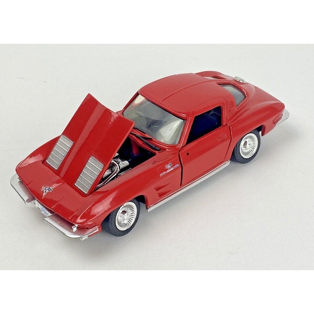 Revell Vintage Red Corvette Stingray 1:24 Die Cast Car 1988